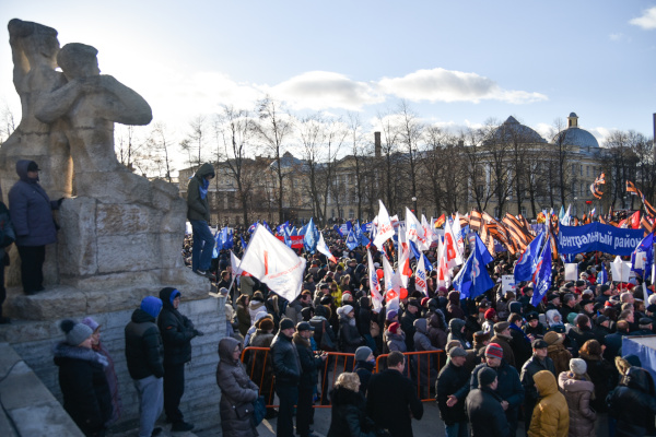 Более 150 кронштадтцев приняли участие в праздничном митинге и концерте "Крымская весна. Мы вместе!"