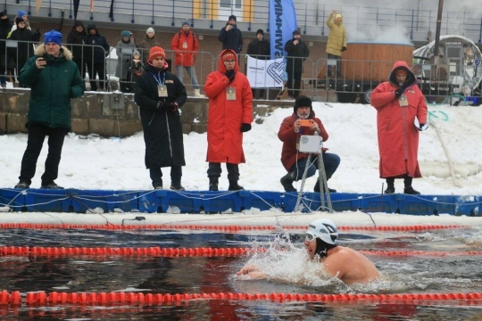 В Петроградском районе более 250 пловцов боролись за «Кубок Большой Невы» по зимнему плаванию
