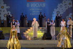 Праздничный концерт для жителей Центрального района в честь Дня семьи, любви и верности