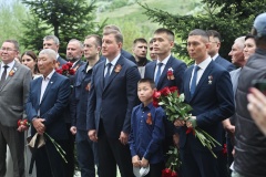 В дни празднования Великой Победы делегация Петербурга во главе с Борисом Пиотровским прибыла в Республику Алтай