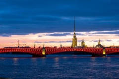 Троицкий мост предстанет в цветах флага Вьетнама