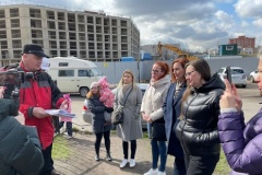 Дети из многоэтажки на улице Бутлерова лишатся единственной дворовой игровой площадки