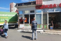 В Красносельском районе от незаконного торгового объекта освобождается городская территория