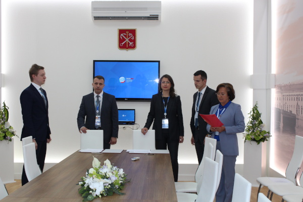 ПМЭФ-2015 Подписание Соглашения Комитета по развитию туризма Санкт‑Петербурга с ОО "УК "Морской фасад"