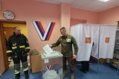 Спасатели доставили участника СВО на избирательный участок