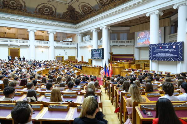Вручение медалей выпускникам Петербурга и Мариуполя