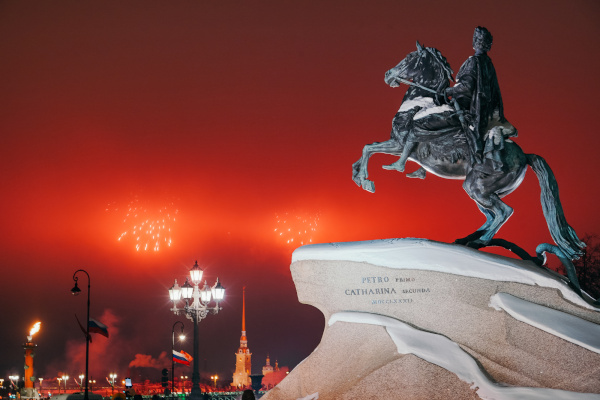 Праздничный салют в ознаменование 82-й годовщины полного освобождения Ленинграда от фашистской блокады