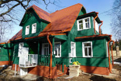 Книжный дом на берегу озера