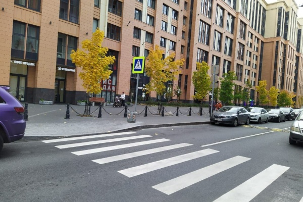 На 200 адресах в разных районах Петербурга завершены работы по занижению бордюрного камня в рамках государственной программы «Доступная среда»