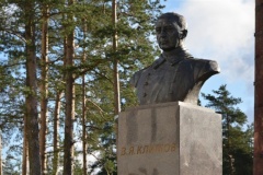 "ОДК-Климов" отметил день рождения предприятия открытием памятника первому генеральному конструктору и вручением государственных наград