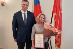 Социальный работник Петродворцового района удостоена награды Министерства труда и социальной защиты
