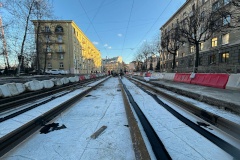 В Петроградском районе на улице Льва Толстого продолжается ремонт трамвайных путей
