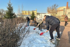 В Выборгском районе прошел внеочередной субботник