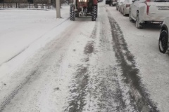 1 декабря 2019 года в Невском районе на работы по очистке улиц и дворов от снега вышли 480 дворников и 51 единица техники.