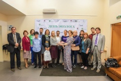 Экологических волонтеров наградили грамотами за отличную работу