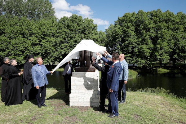Сторожевые львы вернулись в Московский парк Победы