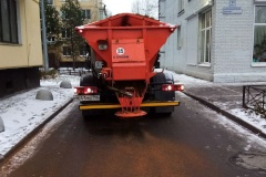 В Московском районе убирают снег