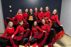 Команда Scream Dance Studio выступила в Ледовом дворце на вокальной премии "Народные песни 2023-2024" совместно с Игорем Раином и группой "Шарман" и впервые получили собственную награду.