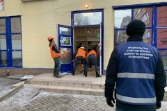 Проводятся мероприятия по освобождению земельных участков, незаконно используемых под размещение торговых объектов: освобождено около 200 кв. м городской земли