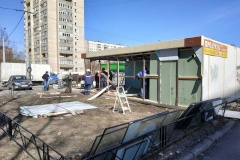 Освобождается незаконно занятый земельный участок:  проводится демонтаж торгового павильона