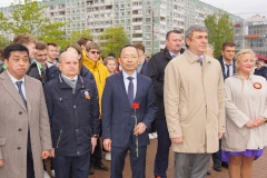 Торжественная церемония возложения цветов к закладному камню памятника Хо Ши Мина