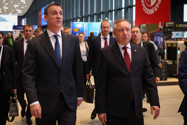 Осмотр экспозиции VIII Международного рыбопромышленного форума