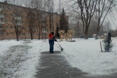Команда Курортного за работой по уборке района