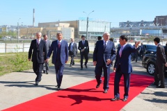 Губернатор Петербурга и аким Астаны заложили капсулу на месте будущего благоустроенного квартала на улице Савушкина.
