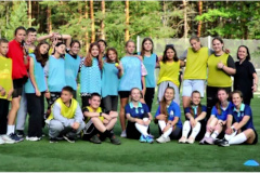 Петербург передал Мариуполю 9500 единиц спортивного оборудования