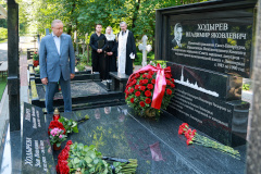 Александр Беглов почтил память Владимира Ходырева во вторую годовщину его кончины
