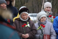 Состоялась торжественно-траурная церемония возложения цветов к памятнику "Сестра"