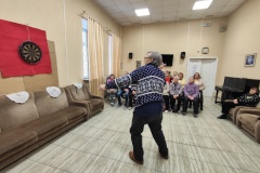 В Комплексном центре социального обслуживания населения Фрунзенского района прошёл турнир по дартсу среди получателей социальных услуг «серебряного» возраста
