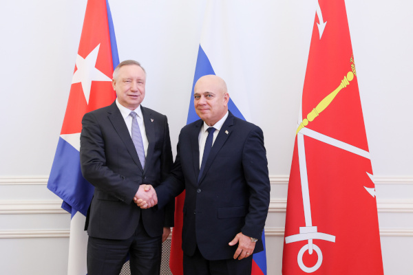 Александр Беглов провёл рабочую встречу с секретарём ЦК Коммунистической партии Кубы по организационным вопросам Роберто Томасом Моралес Охедой