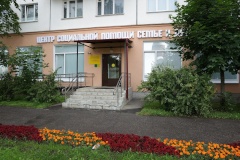 Поддержка семьям с детьми: В Калининском районе работают два пункта бесплатного проката 22 наименований вещей