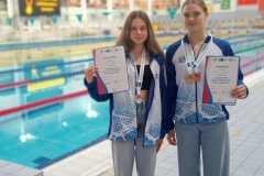 Приказом Министерства спорта Российской Федерации воспитанницам «Манежа» Ксении Мирошниченко и Ксении Сусляковой присвоено звание «Мастер спорта России» по плаванию