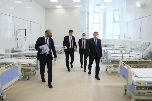 Александр Беглов осмотрел будущий стационар для больных коронавирусом на улице Ленсовета