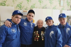 Волонтеры Фрунзенского района поздравили с Днём Победы Галину Никифоровну Гончукову