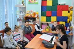 В Центре семьи Кировского района  начались занятия в эстрадной вокальной студии «Бантики» 