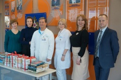 Пациентам клиники МЧС подарили книги