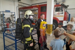 В пожарной части Калининского района состоялась экскурсия для детей