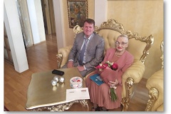 7 сентября глава администрации Калининского района Санкт‑Петербурга Василий Анатольевич Пониделко поздравил с 90-летним юбилеем ветерана Великой Отечественной войны, Заслуженного учителя СССР и ветерана труда Федотову Марию Дмитриевну!
