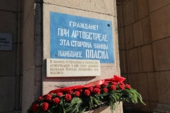 В Центральном район состоялась церемония возложения к мемориальной доске «Героизму и мужеству ленинградцев» на Невском проспекте, 14