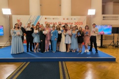 Ирина Потехина приняла участие в церемонии чествования лучших выпускников Петербурга и Мариуполя