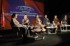 Кто герои современности? Ответ искали в Доме молодежи