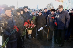 Сотрудники полиции приняли участие в торжественно-траурной церемонии возложения цветов к монументу воинам-интернационалистам