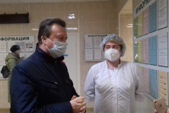 Глава администрации Владимир Ушаков проверил работу поликлиник района