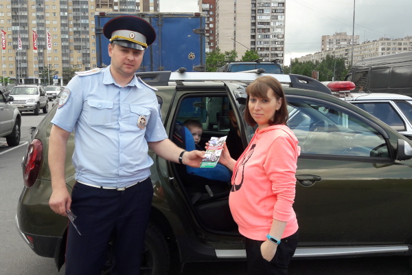 В Невском районе прошел рейд по проверкам водителей, перевозящих детей