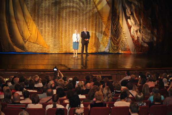 В Мюзик-Холле состоялся последний звонок для выпускников Гимназии № 56