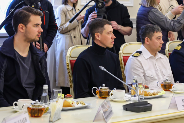 Награждение добровольных спасателей пассажиров автобуса, упавшего в Мойку