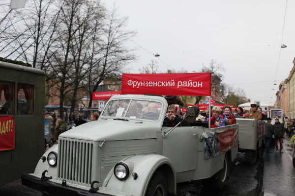 9 мая ветераны Фрунзенского района приняли участие в праздничном шествии по Невскому проспекту
